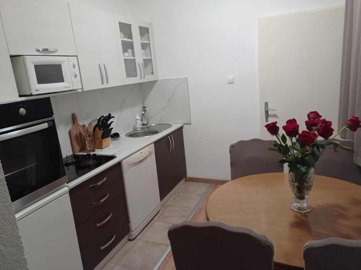 Apartman Lili Apartment Ливно Екстериор снимка
